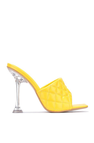 CAPE ROBBIN RAFA AROUND THE EDGES SQUARE TOE SANDAL HEELS YELLOW QUILTED PUMP